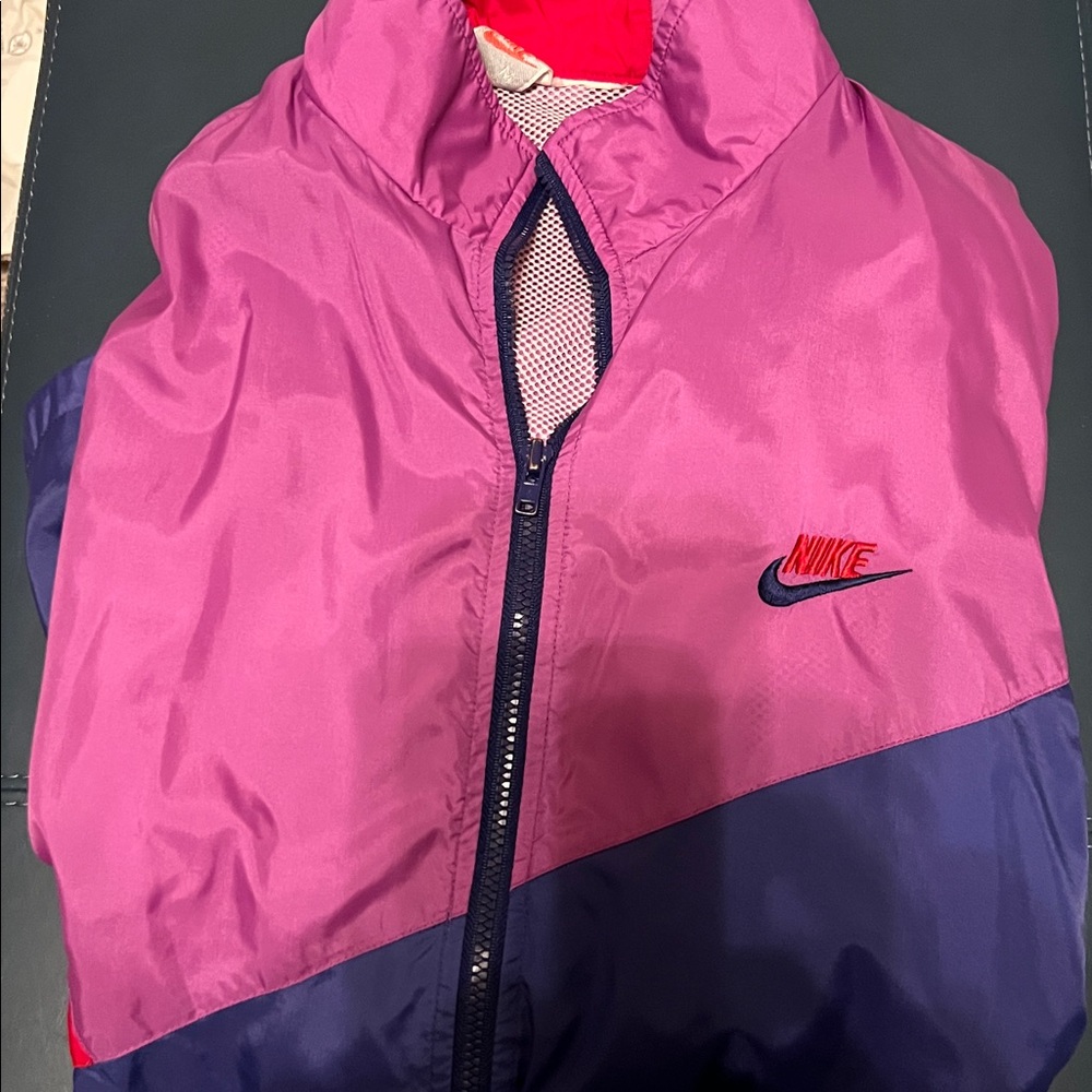 VINTAGE, NIKE LIGHTWEIGHT VENTED NYLON TRACK JACKET  90’s, UNISEX, SIZE M